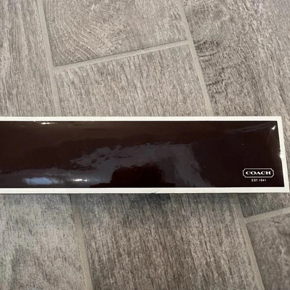 Coach Women’s Watch Round Face Leather Band Brown White NWT - Picture 6 of 6